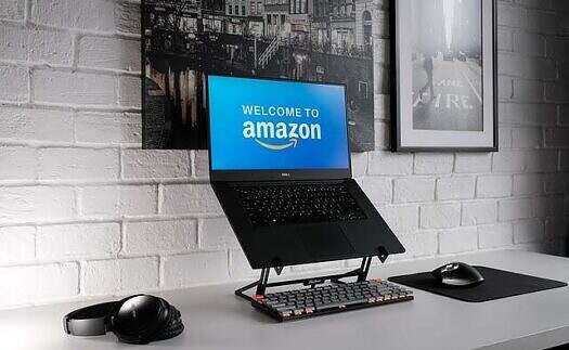 Amazon message on the laptop - review Amazon